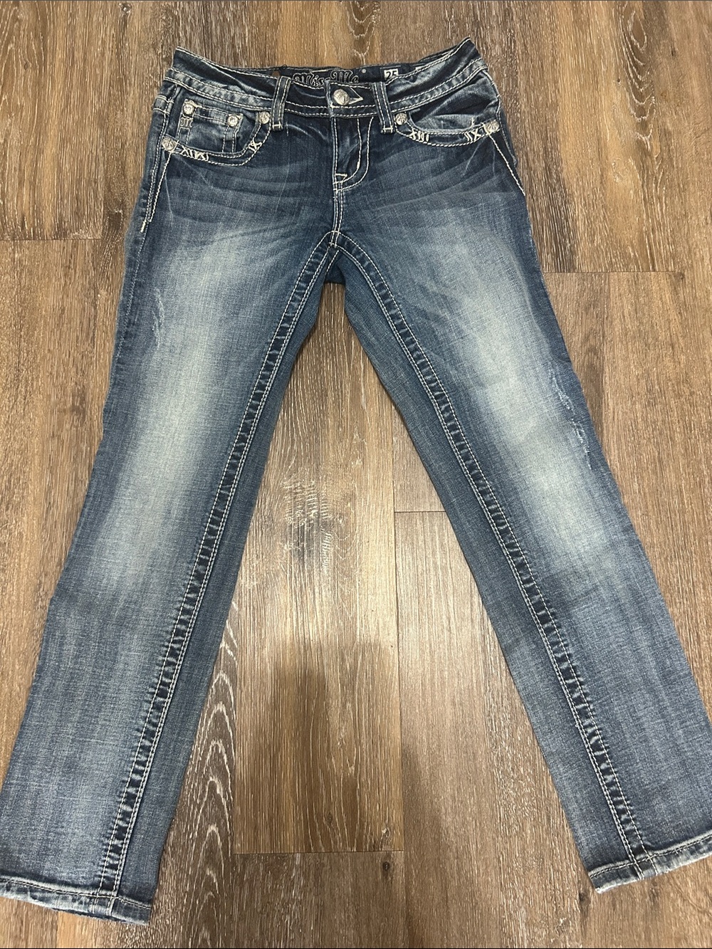 Dark Wash Women's Slim Straight Jean Capri - Blue Very Sparkly on back pockets